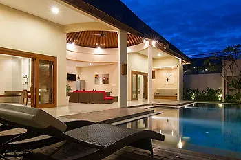 Oval Villa Bali Seminyak