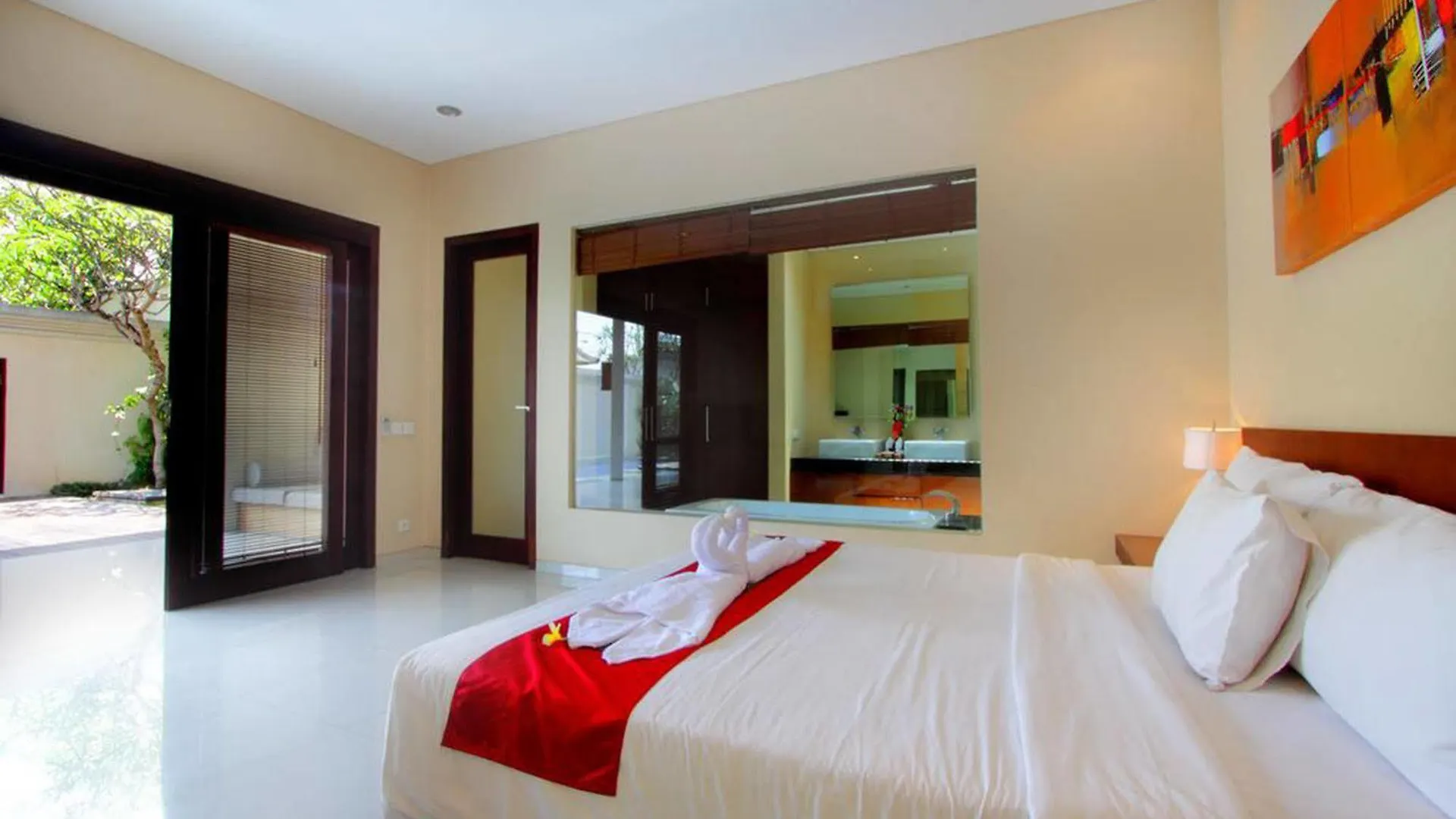 Oval Villa Bali Seminyak