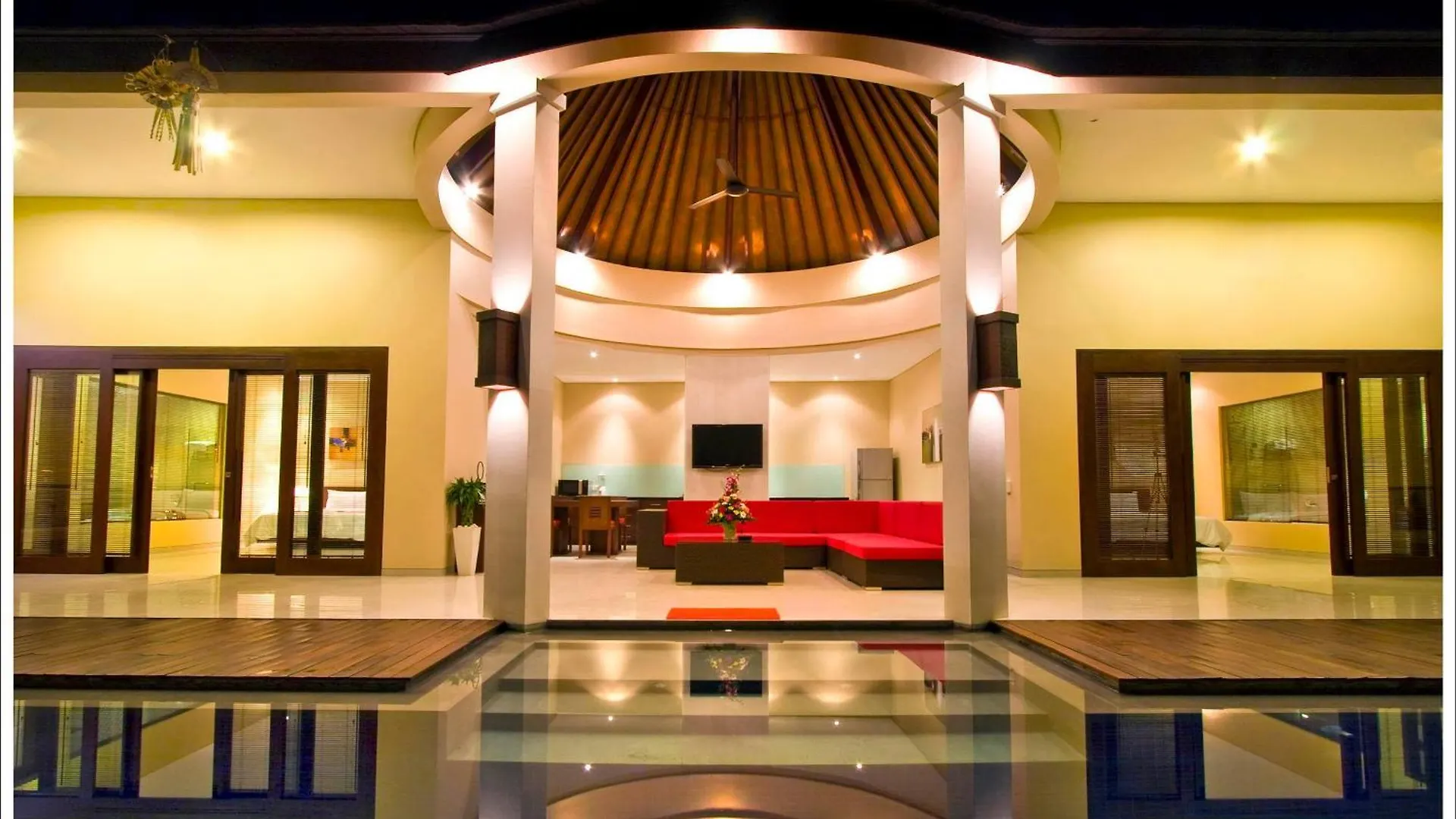 Oval Villa Bali Seminyak