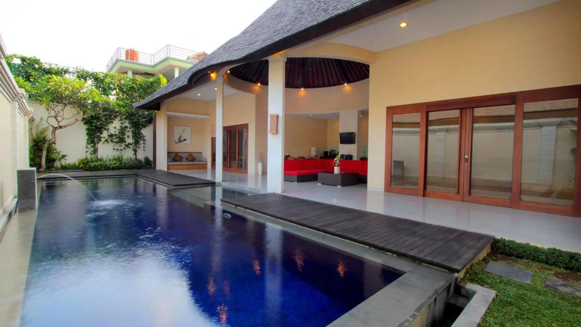 Oval Villa Bali Seminyak