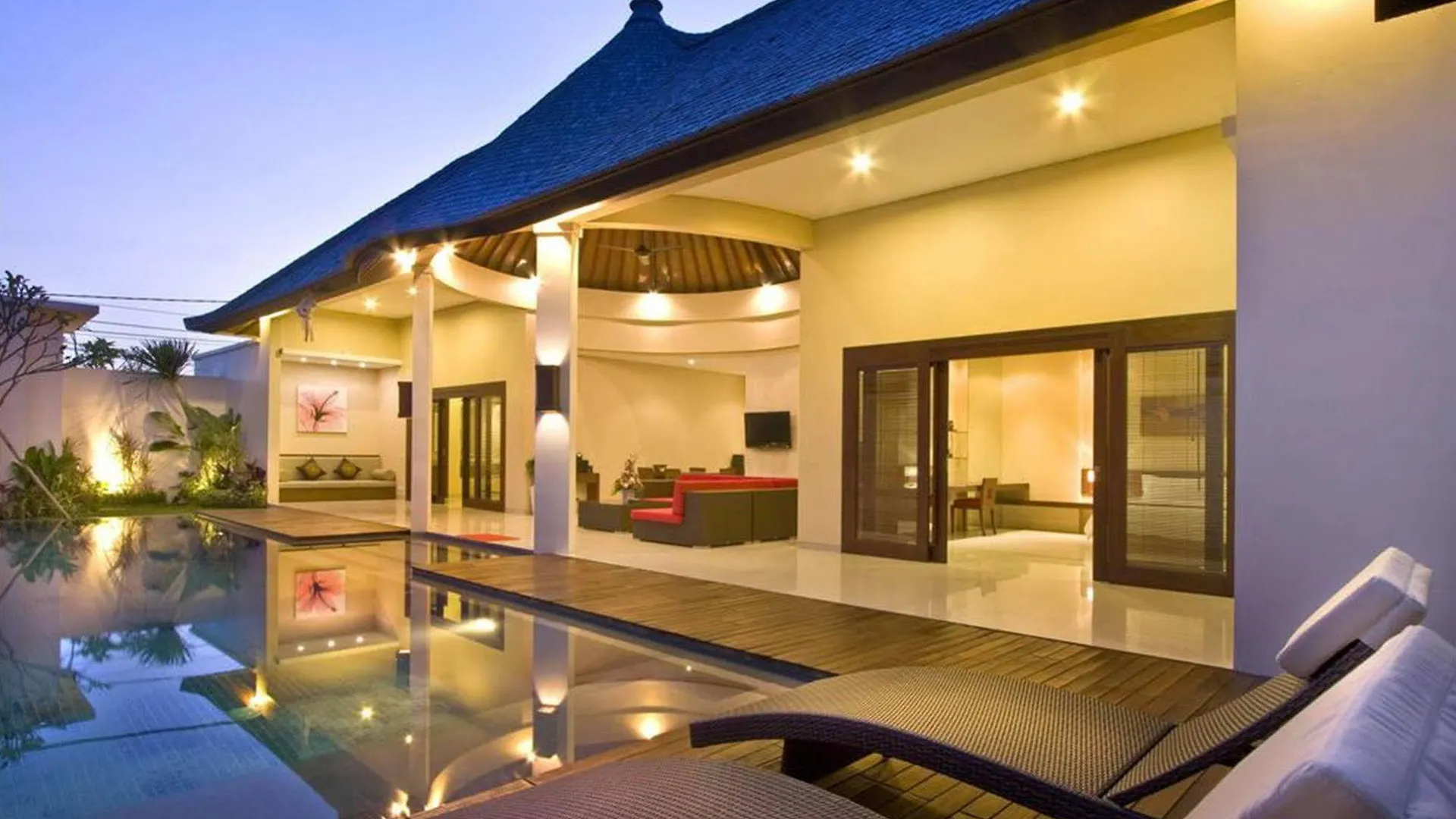 Oval Villa Bali Seminyak