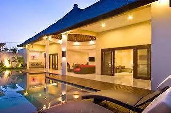 Oval Villa Bali Seminyak